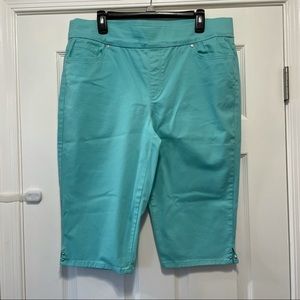 Turquoise, Gloria Vanderbilt skimmers, Size 16P